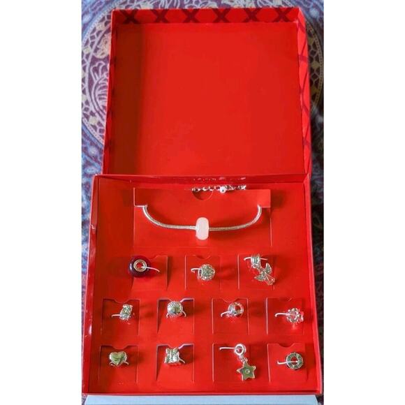 Avon 13 PC Silver Tone Cherished Memories Bracelet Set NIB - Picture 4 of 9